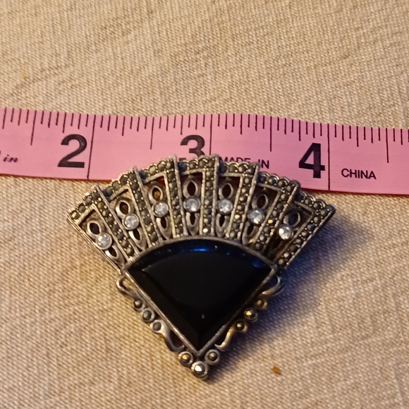 Vtg Monet Fan Brooch/Pin Silver Tone, Marcasite, Rhinestones and Faux Onyx - Picture 5 of 5